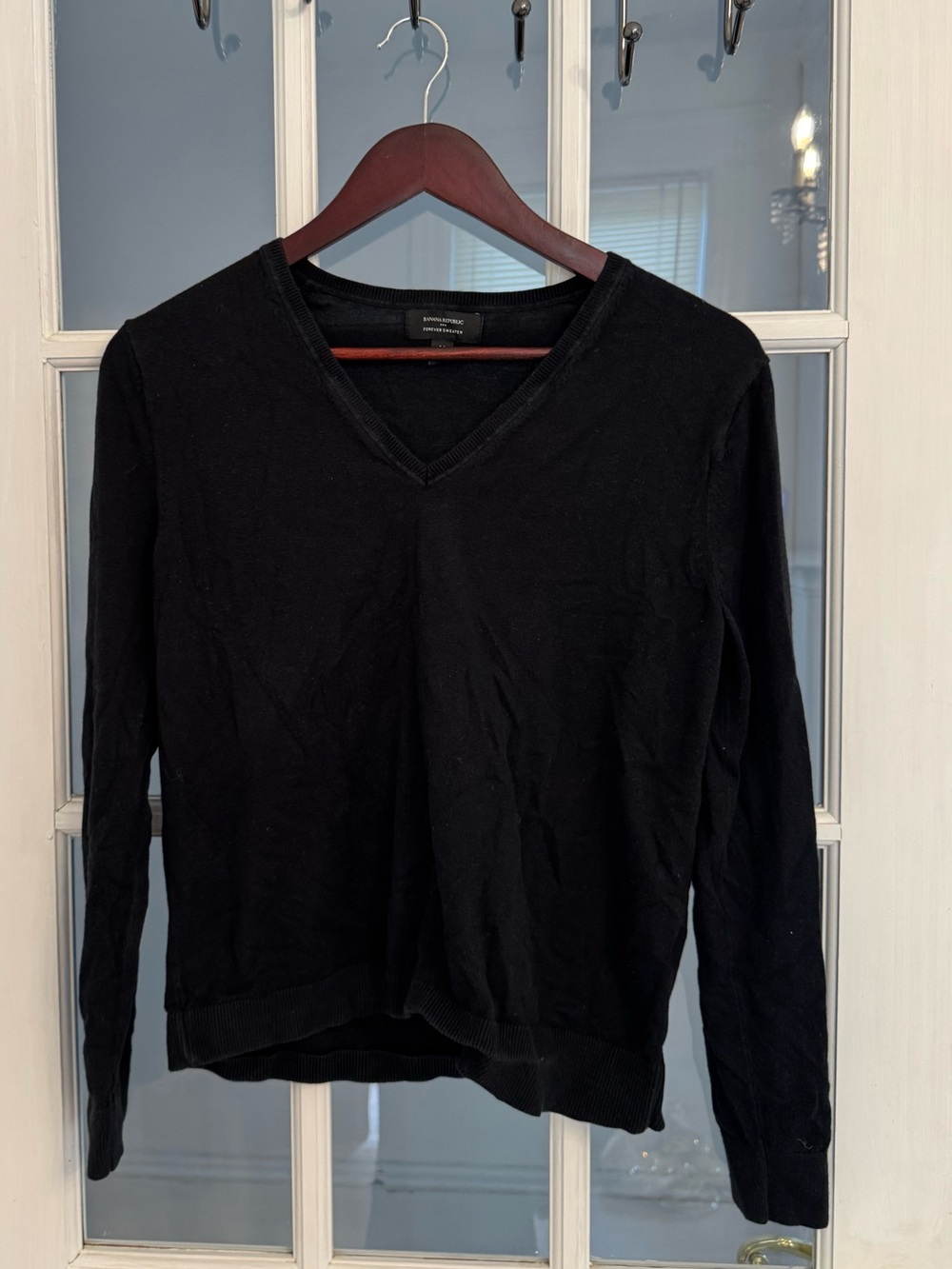 BANANA REPUBLIC Women’s Black V-Neck Forever Sweater Size M